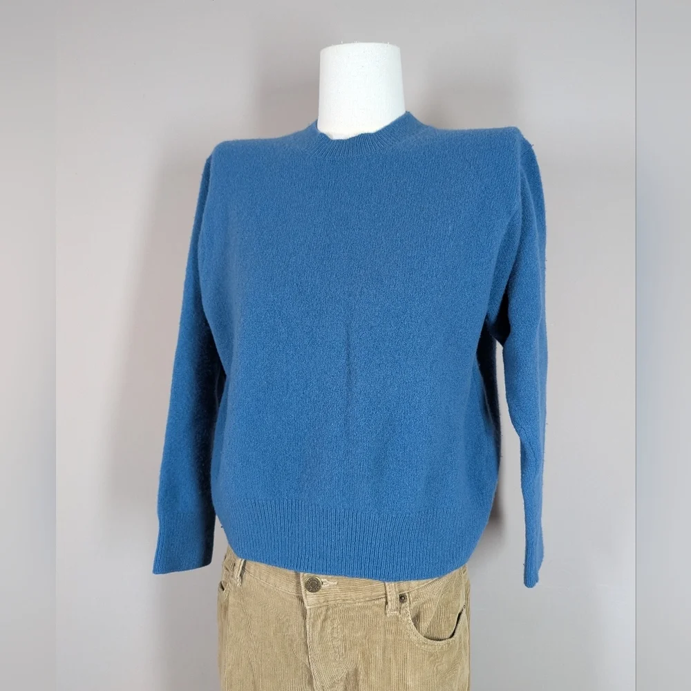 Uniqlo 100% Wool Crewneck Sweater Blue | Size M Fitted Classic Knit - Picture 8 of 8